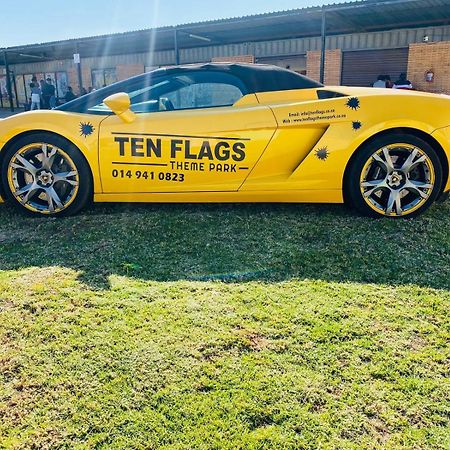 Ten Flags Theme Park Kroondal エクステリア 写真